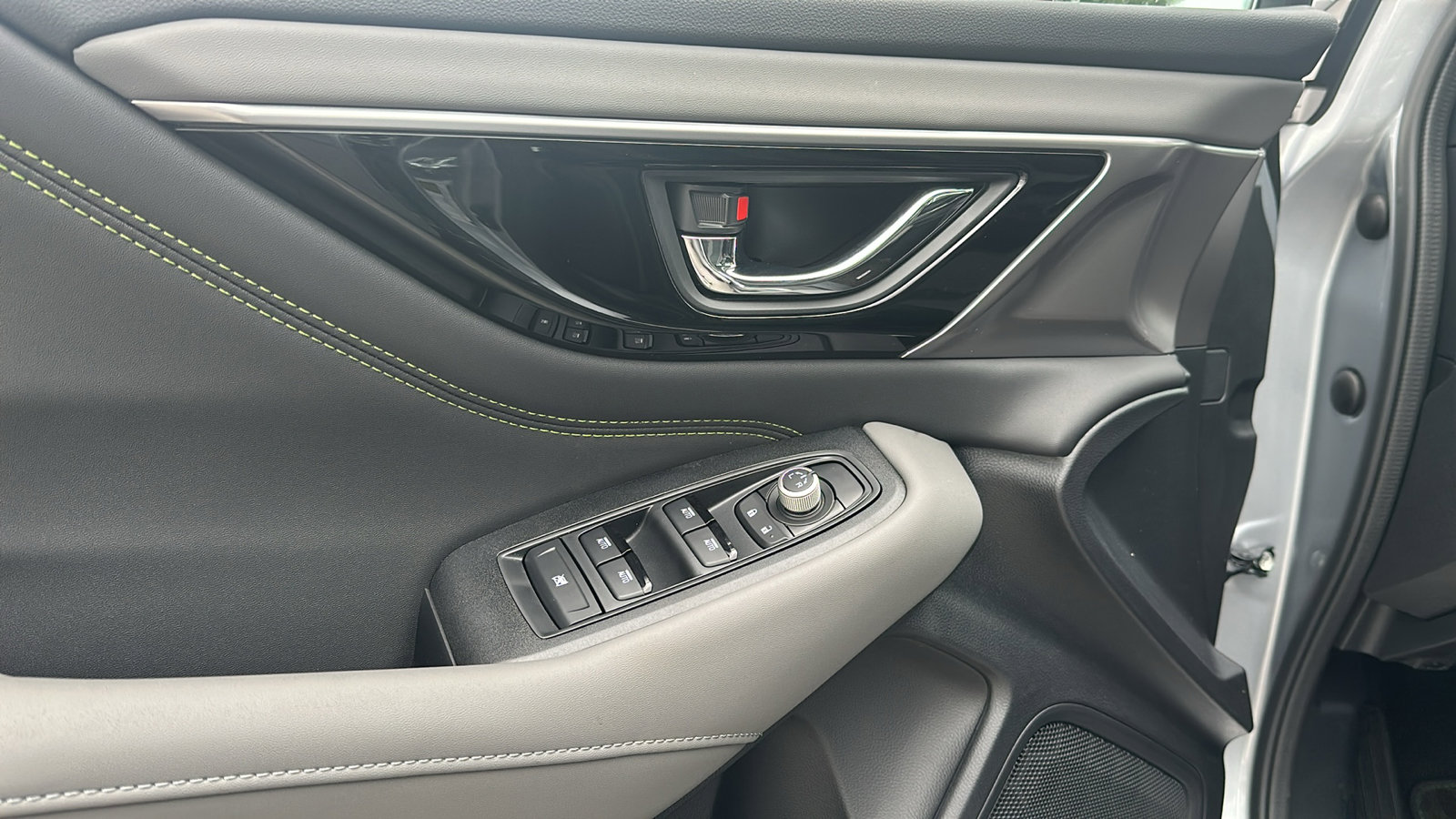 2025 Subaru Outback Onyx Edition XT photo 8