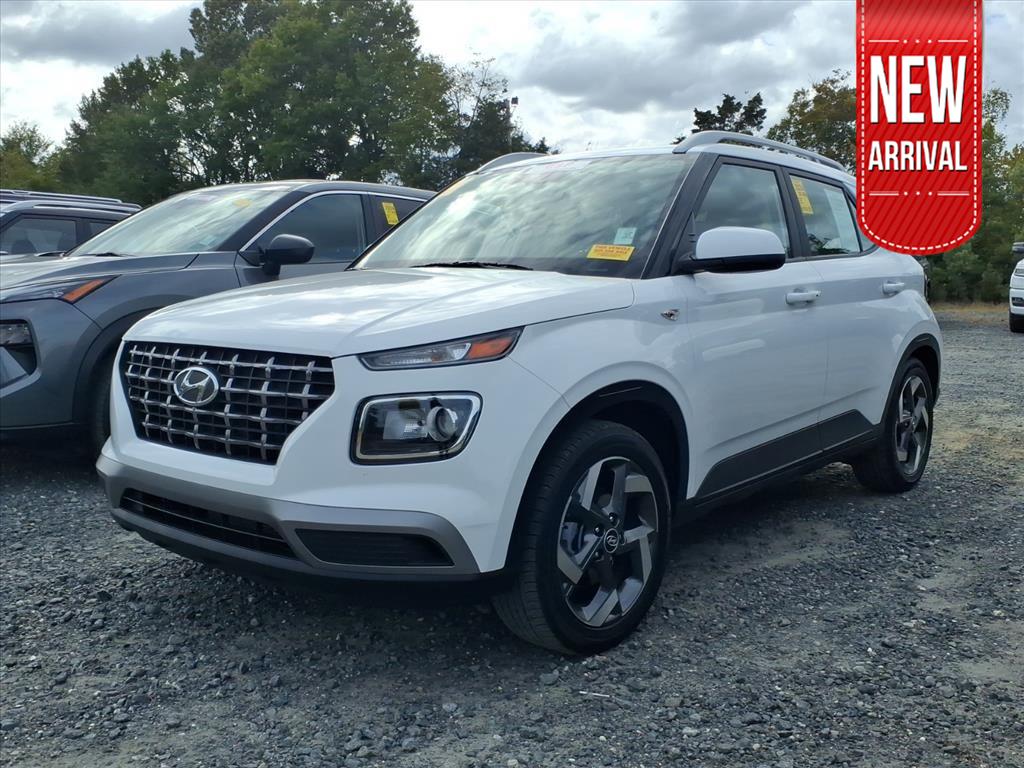 2024 Hyundai Venue SEL photo 2