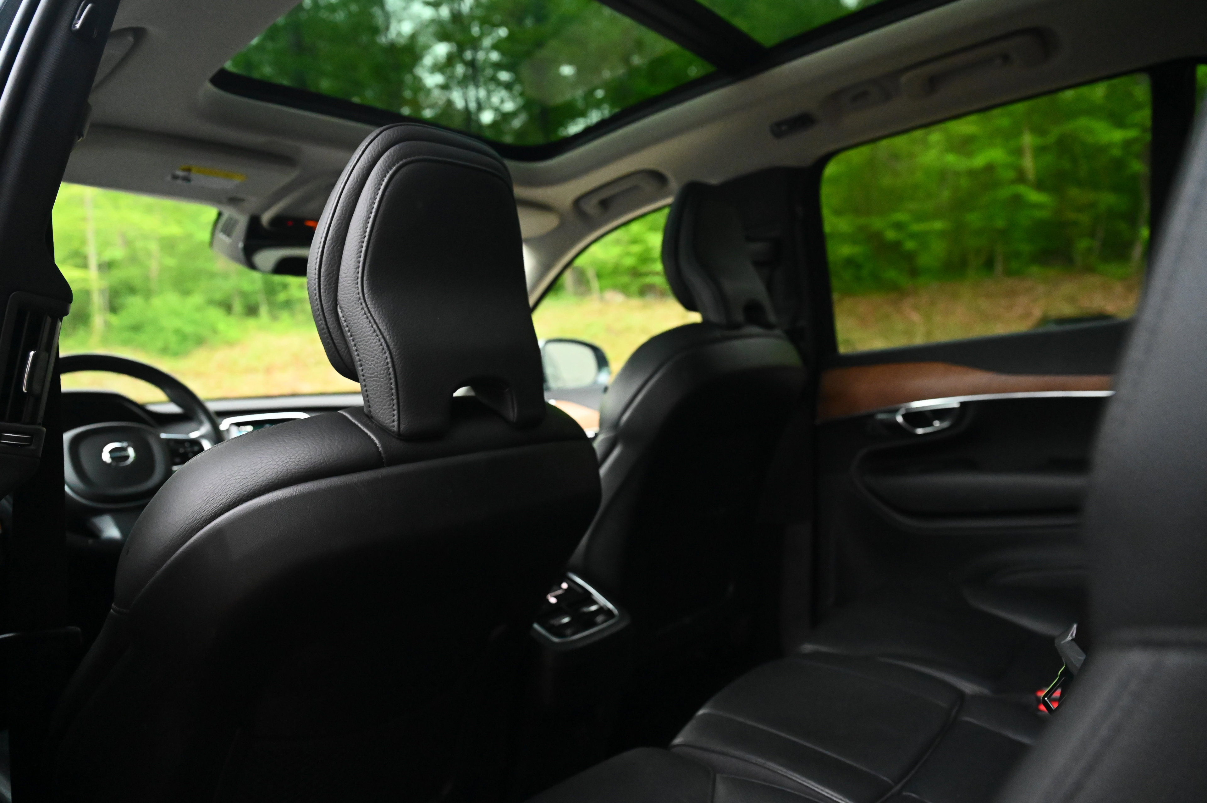 2022 Volvo XC90 T6 Momentum photo 25