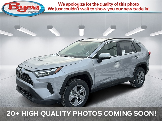 2025 Toyota RAV4 LE's photo