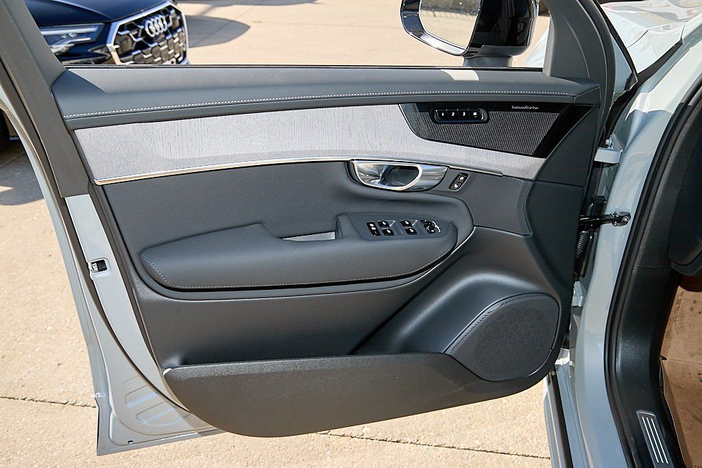 2026 VOLVO XC90 - Image 9