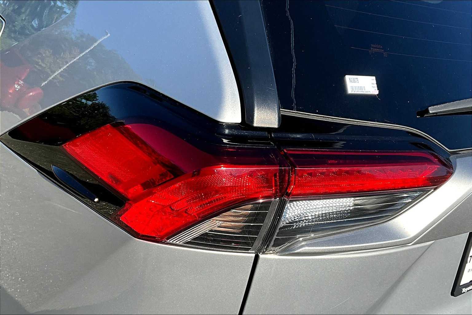 2021 Toyota RAV4 LE photo 27