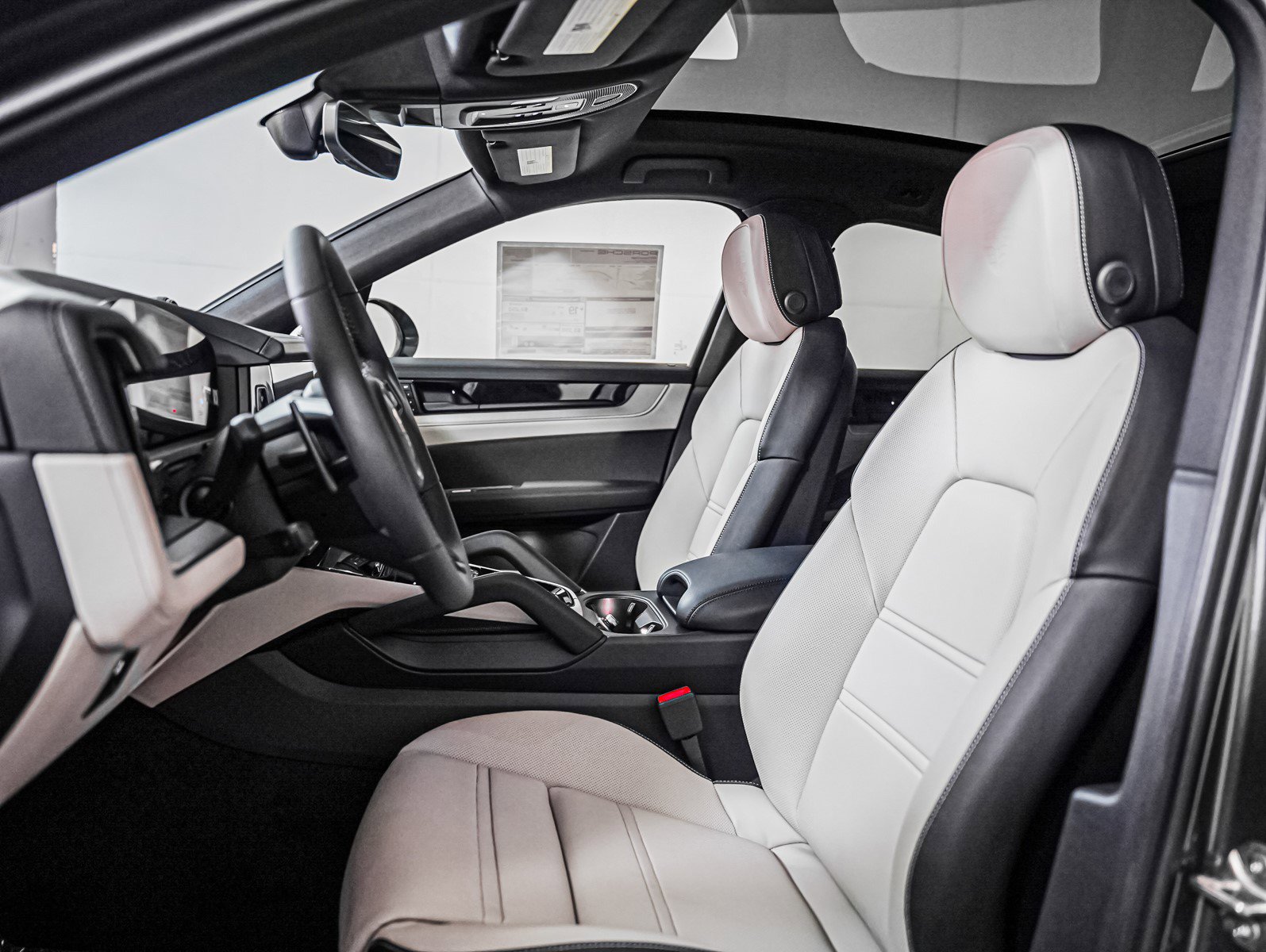 2025 Porsche Cayenne Coupe photo 3