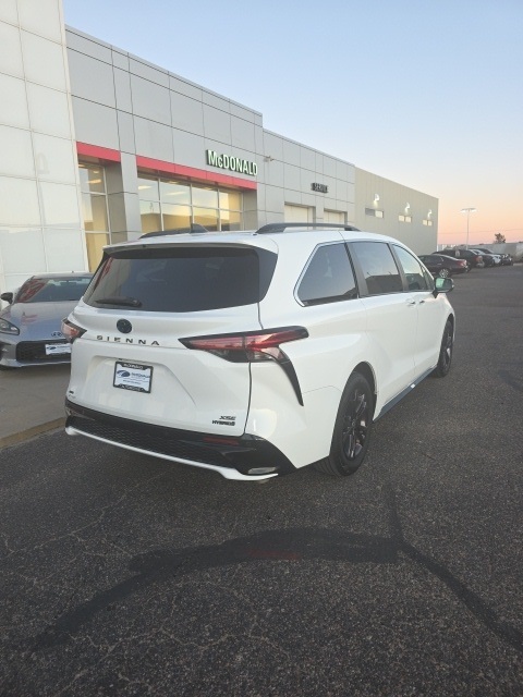 2024 Toyota Sienna XSE photo 3
