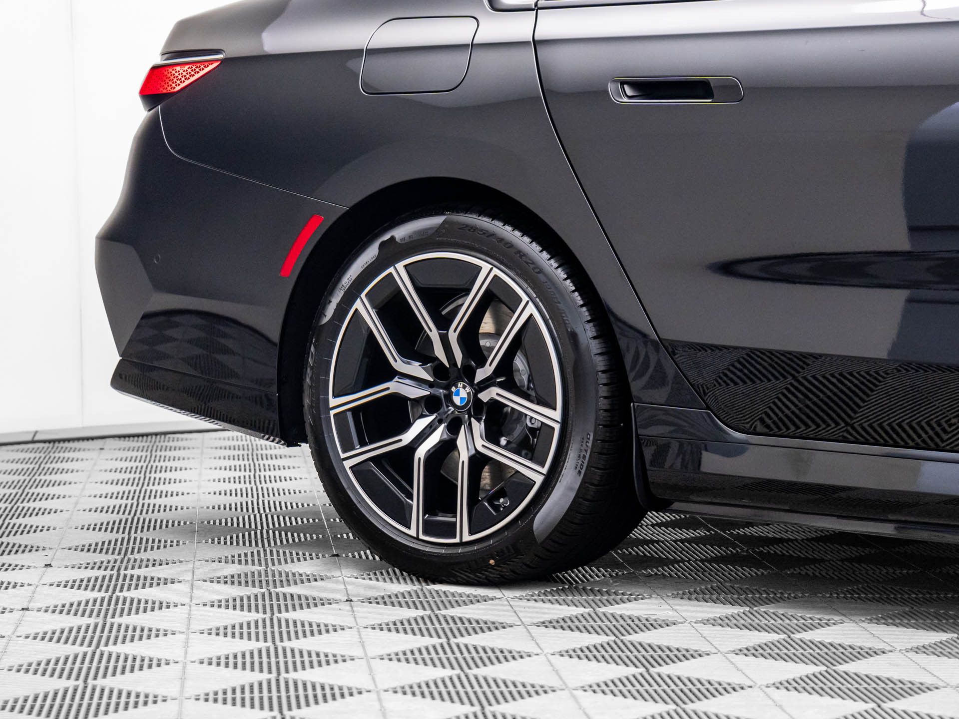 New 2025 Black Sapphire Metallic BMW 750e xDrive image 37