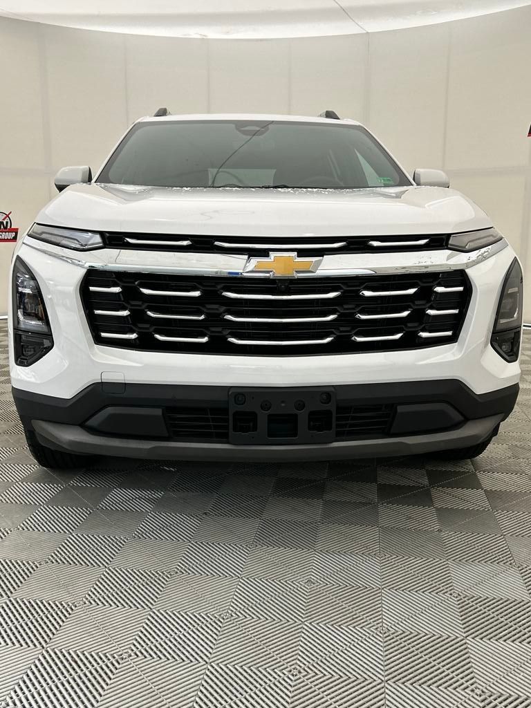 2025 Chevrolet Equinox LT photo 4