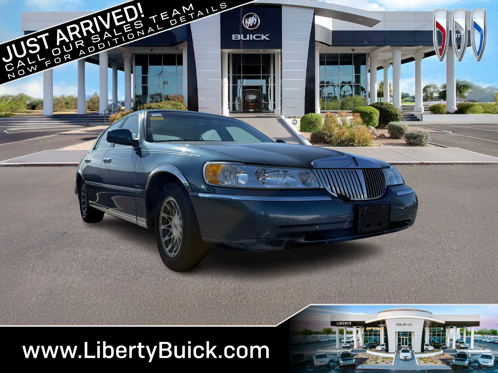 2002 Lincoln Town Car Signature's photo