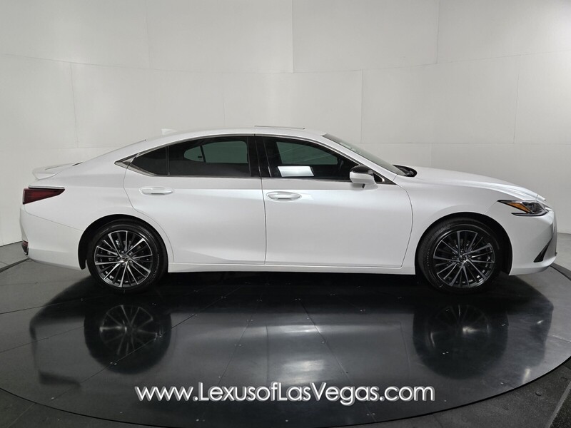 2025 Lexus ES 300h photo 2