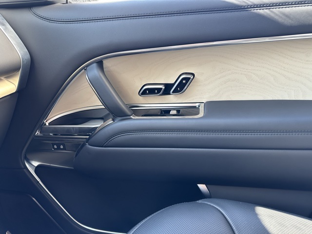 2025 Land Rover Range Rover SV photo 20