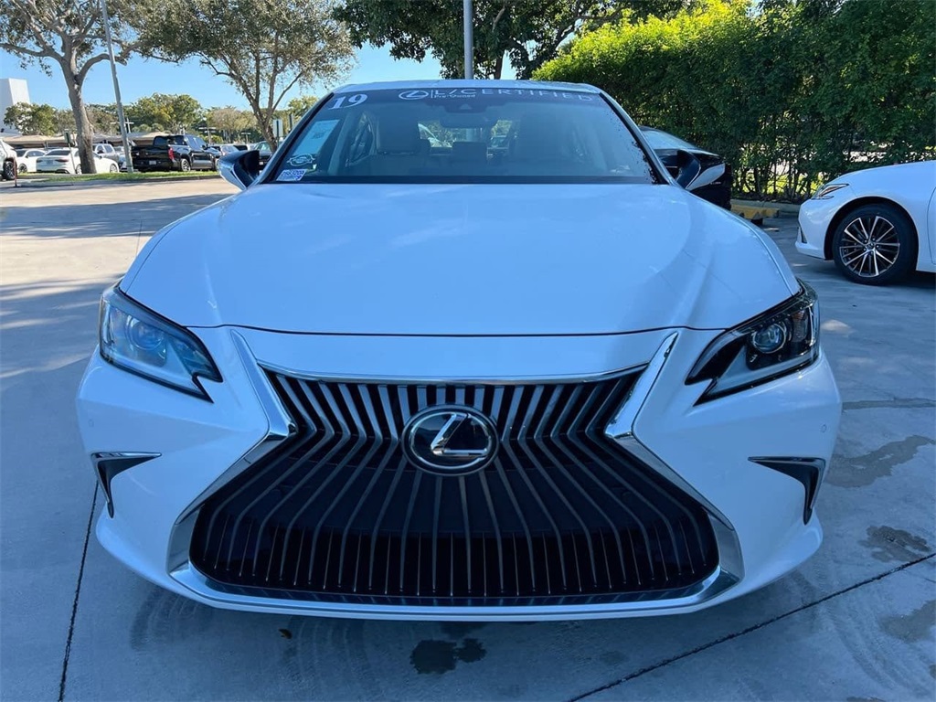 2019 Lexus ES 350 photo 2