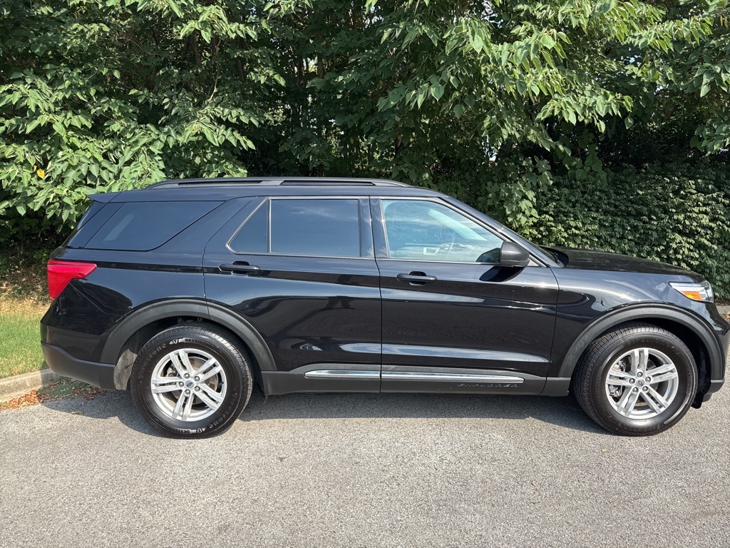 2021 Ford Explorer XLT photo 2