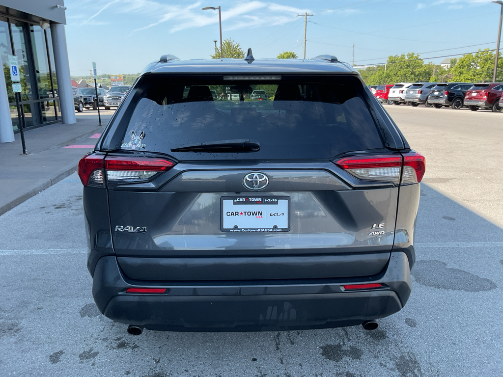 2019 Toyota RAV4 LE photo 7