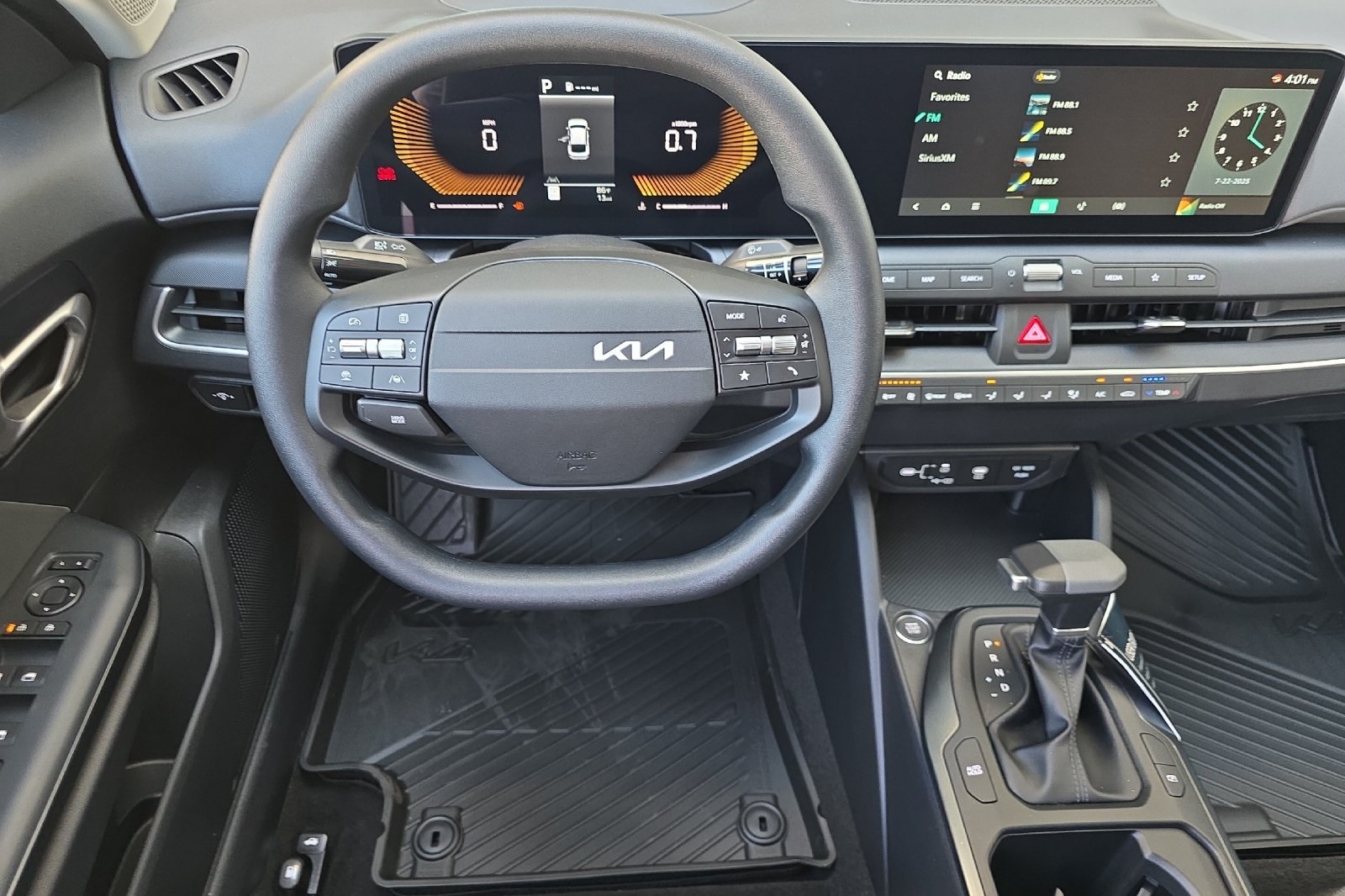 2025 Kia K4 LXS photo 10