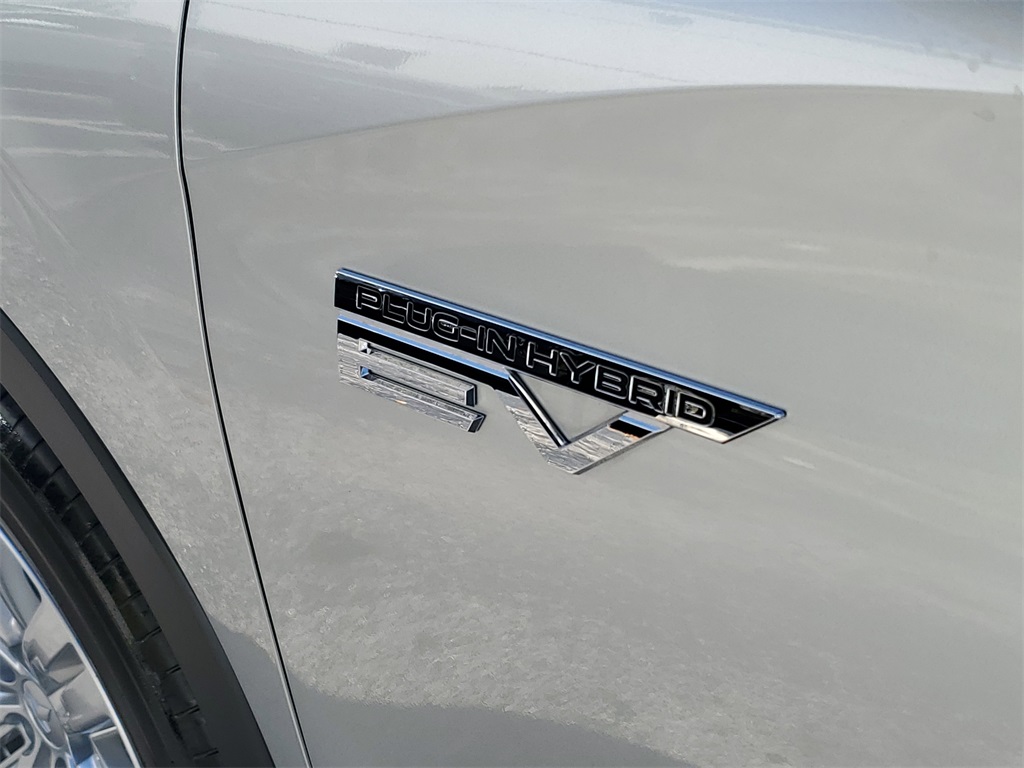 2025 Mitsubishi Outlander PHEV ES photo 8