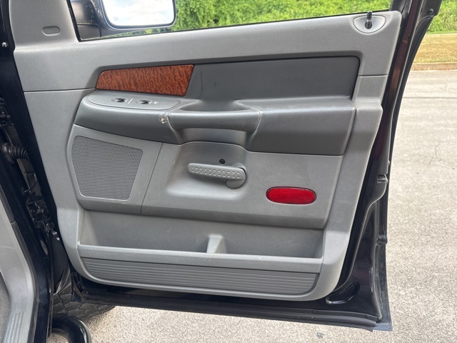 2006 Dodge Ram SLT photo 8