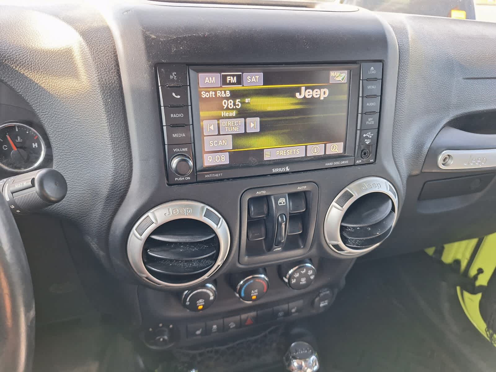 2016 Jeep Wrangler Unlimited Sahara photo 6