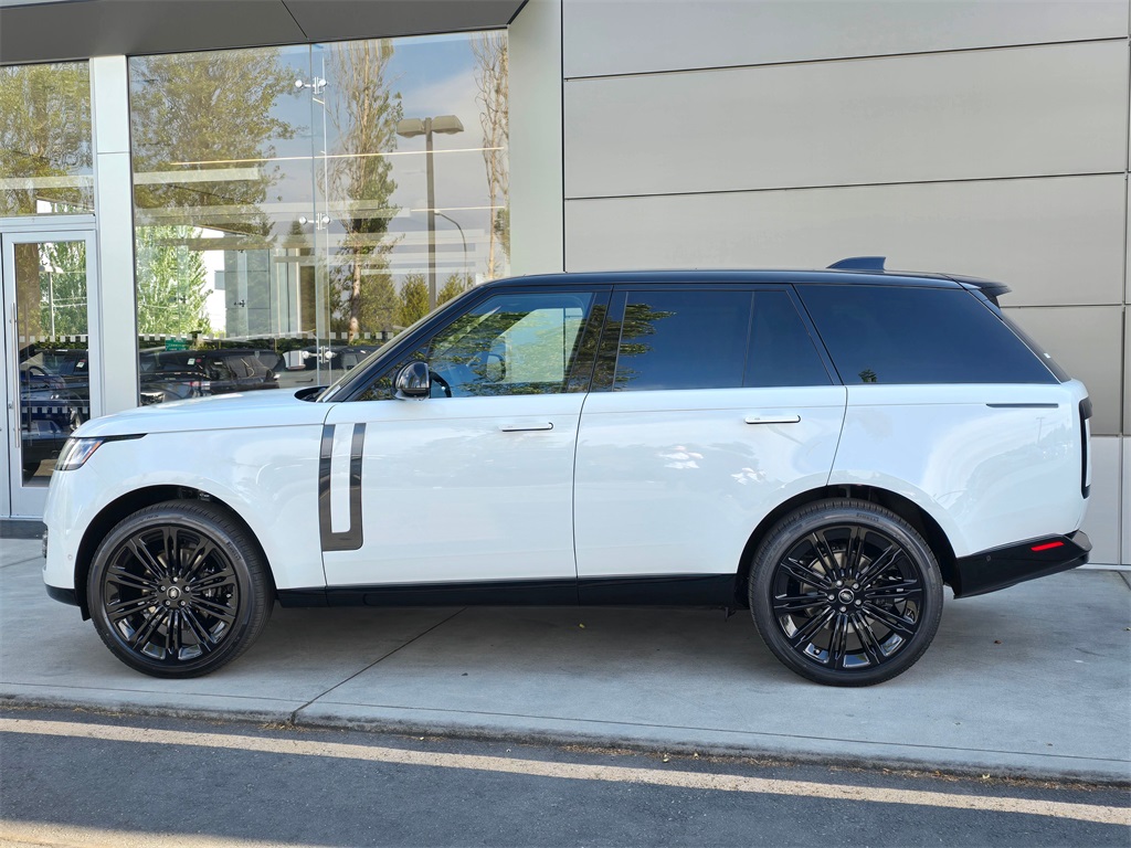 2025 Land Rover Range Rover SE photo 4