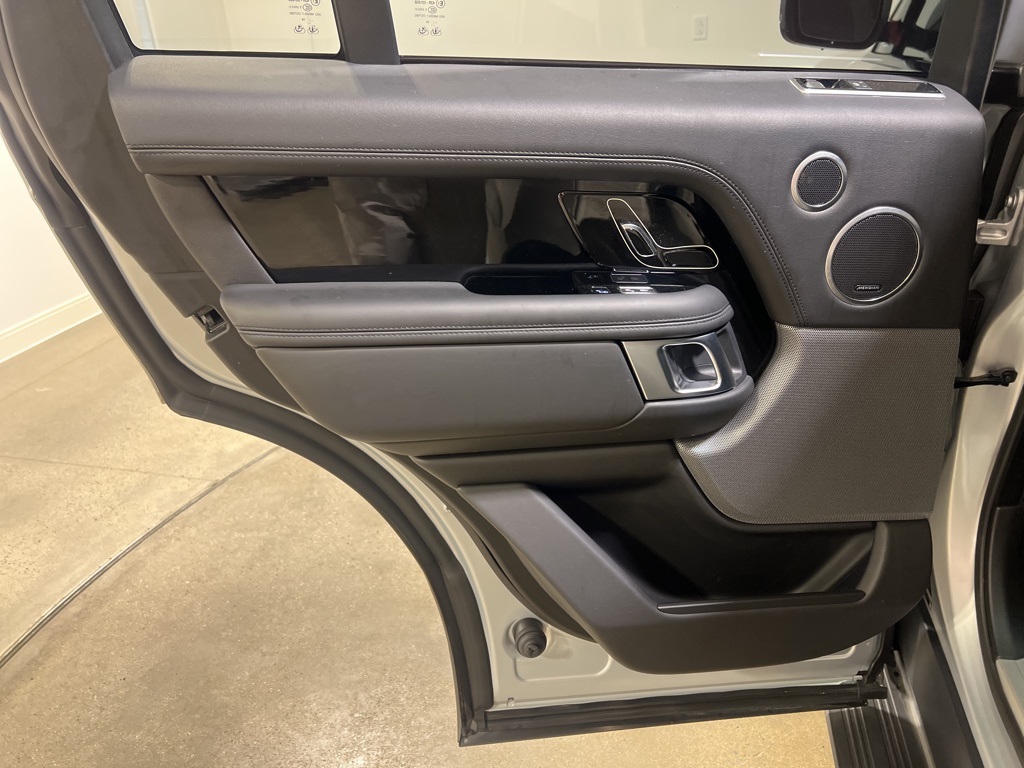 2020 Land Rover Range Rover HSE photo 17