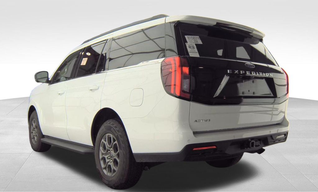 2025 Ford Expedition photo 2