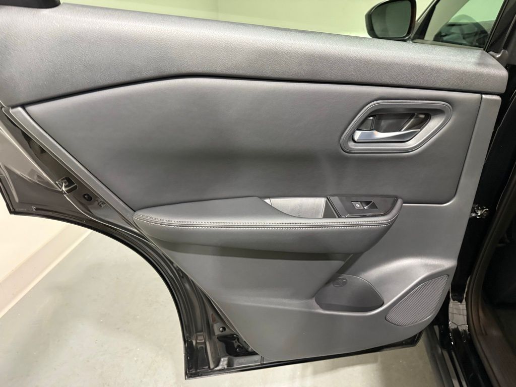 2026 Nissan Rogue SV photo 20
