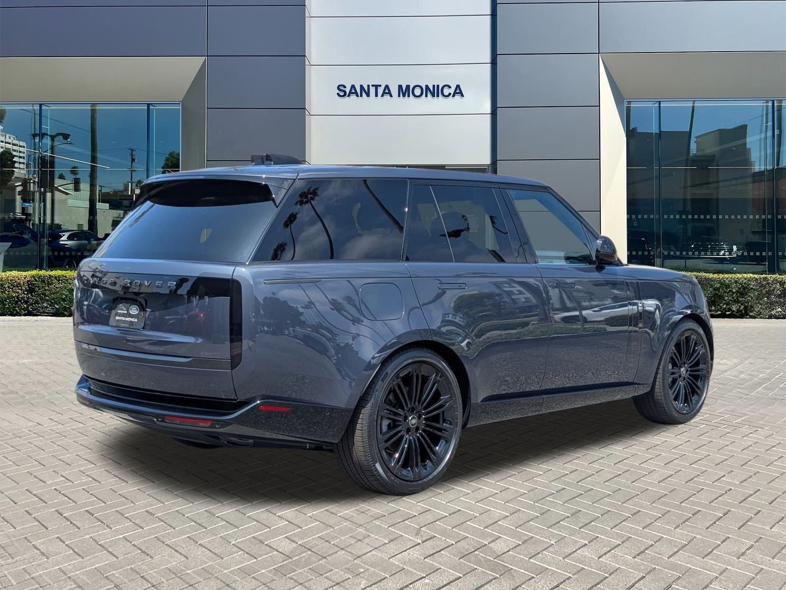 2025 Land Rover Range Rover SE photo 2