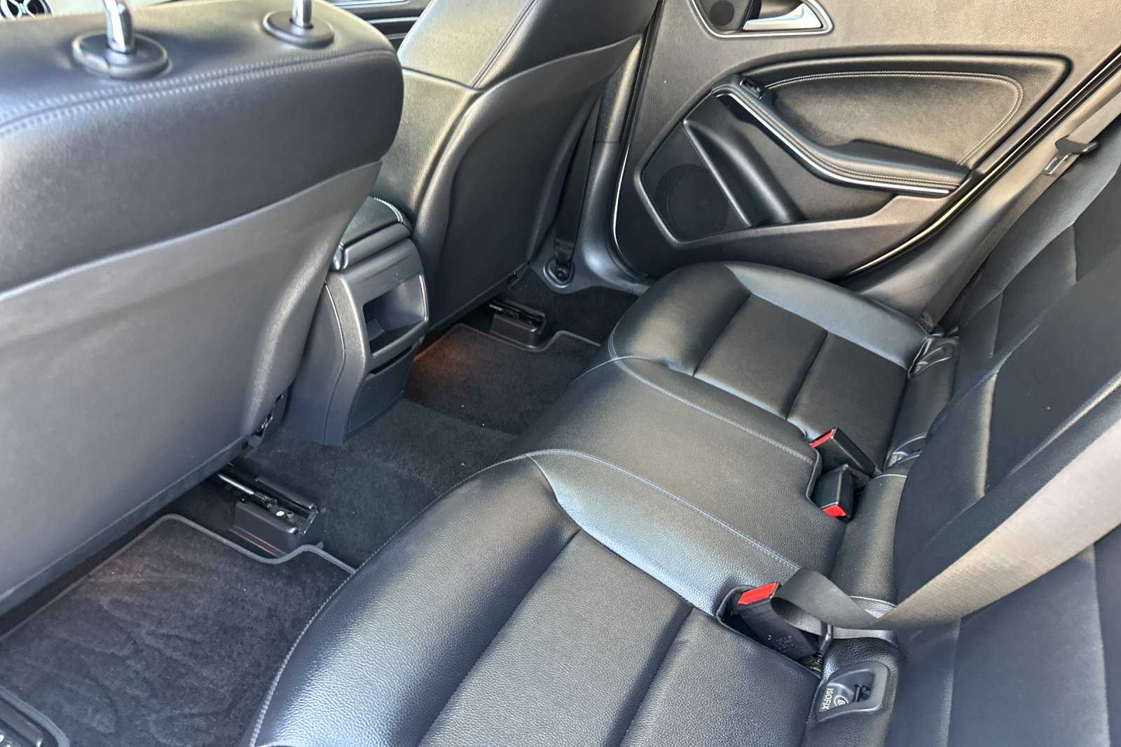 2015 Mercedes Benz GLA 250 4MATIC photo 9