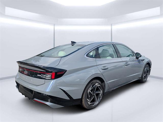 2026 Hyundai Sonata SEL Sport photo 3