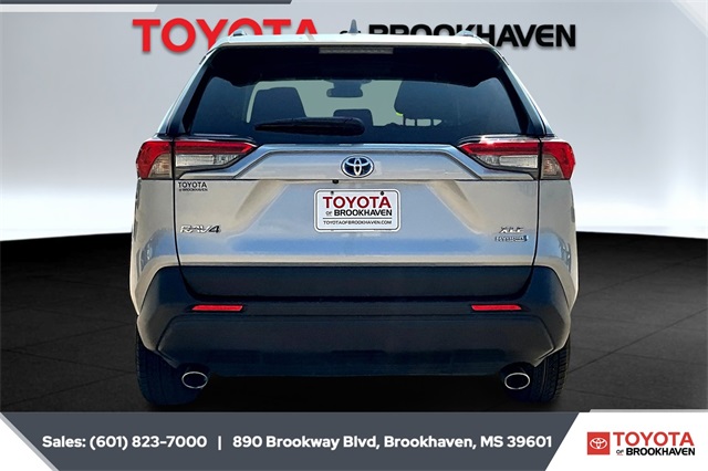 2024 Toyota RAV4 Hybrid XLE photo 4