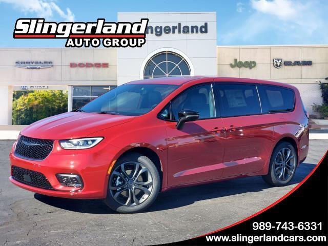 2026 Chrysler Pacifica Select's photo