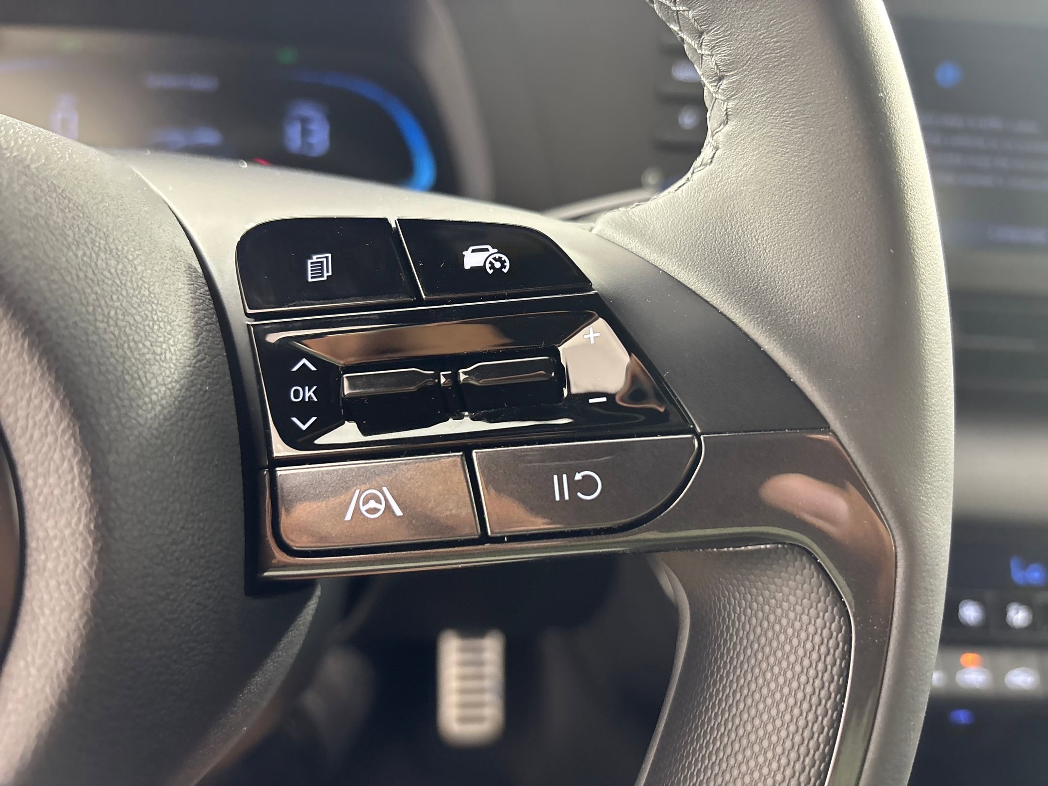 2025 Hyundai Elantra SEL Sport photo 25