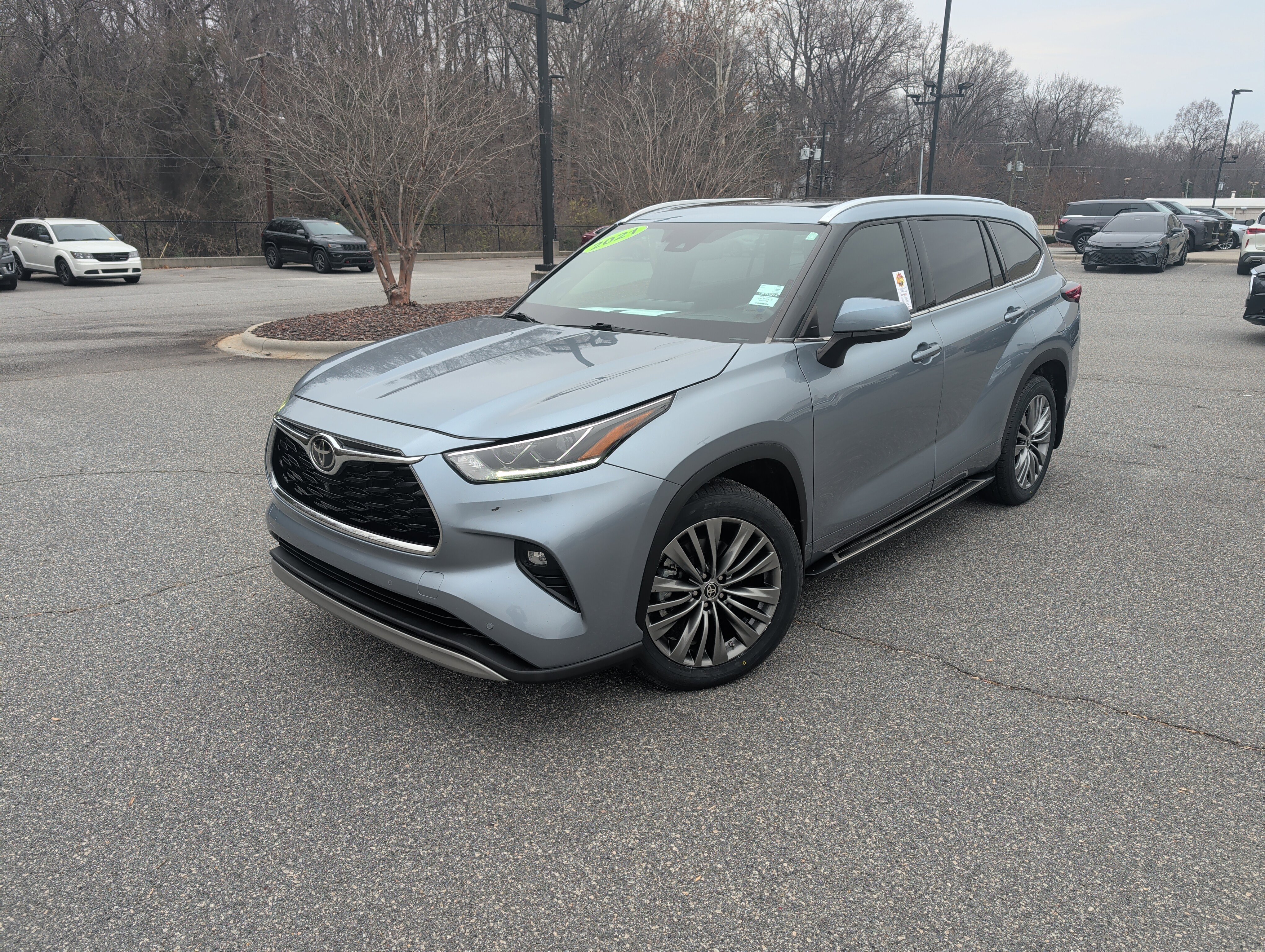 2021 Toyota Highlander Platinum's photo