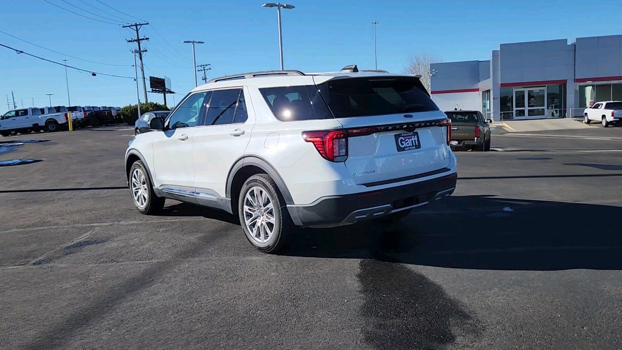 2025 Ford Explorer photo 3