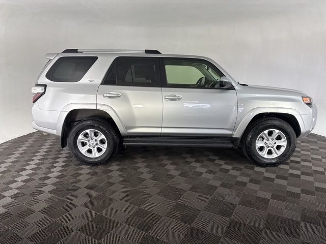 2024 Toyota 4Runner SR5 4WD photo 4