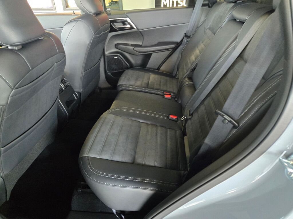 2025 Mitsubishi Outlander S-AWC photo 16