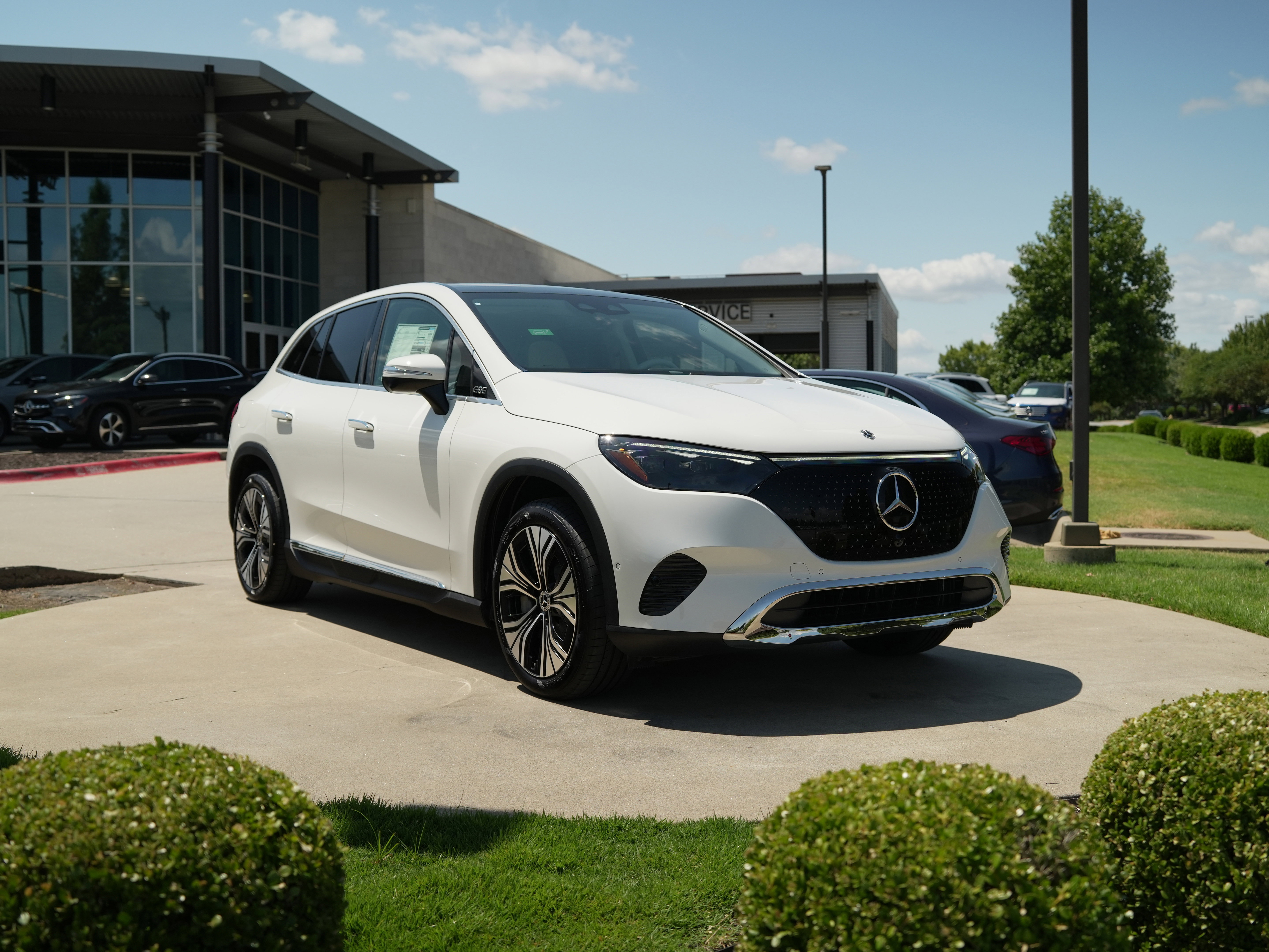 2026 Mercedes-Benz EQE SUV Base's photo