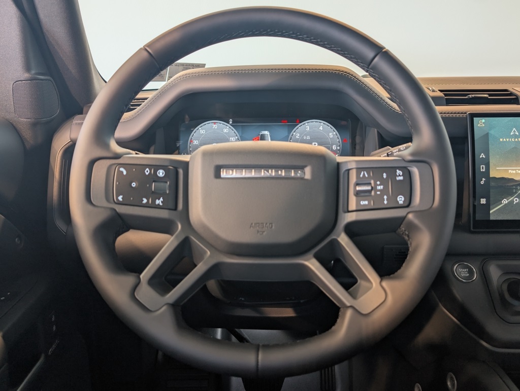 2025 Land Rover Defender 130 X-Dynamic SE photo 14
