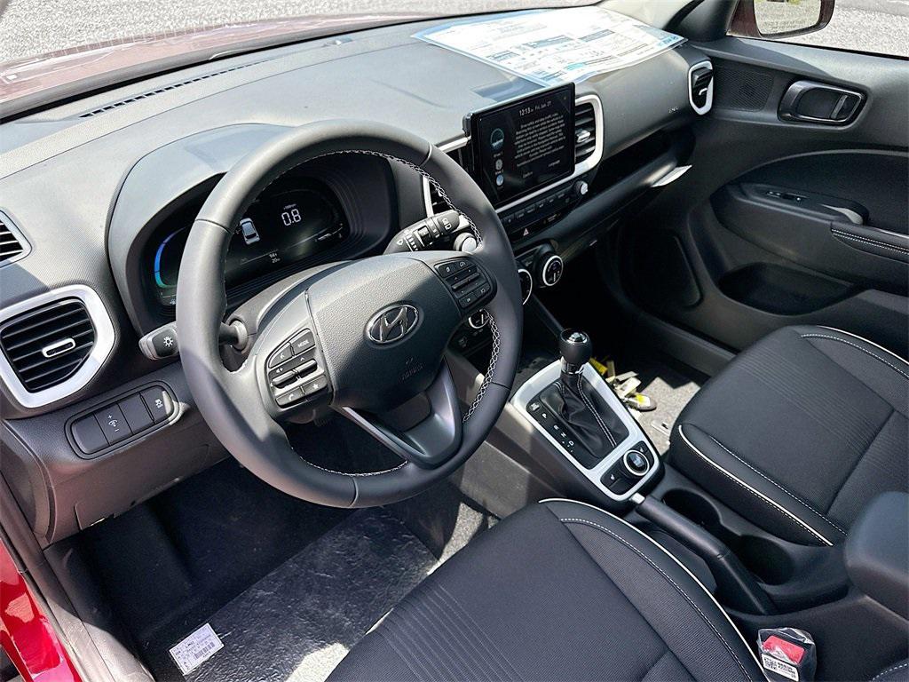 2025 Hyundai Venue Limited photo 4