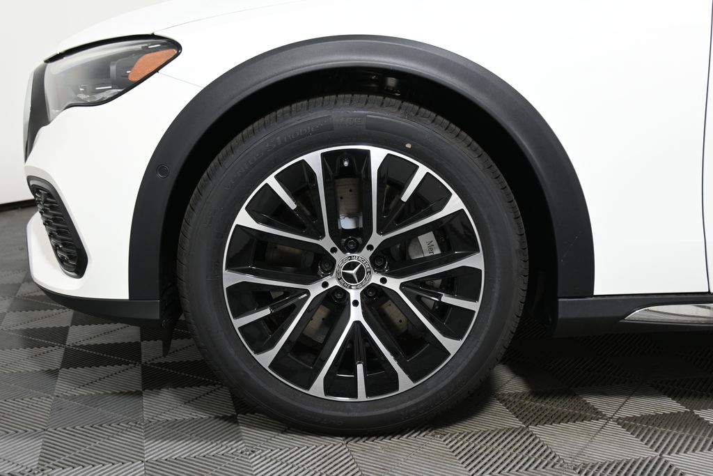 2025 Mercedes Benz E 450 photo 9