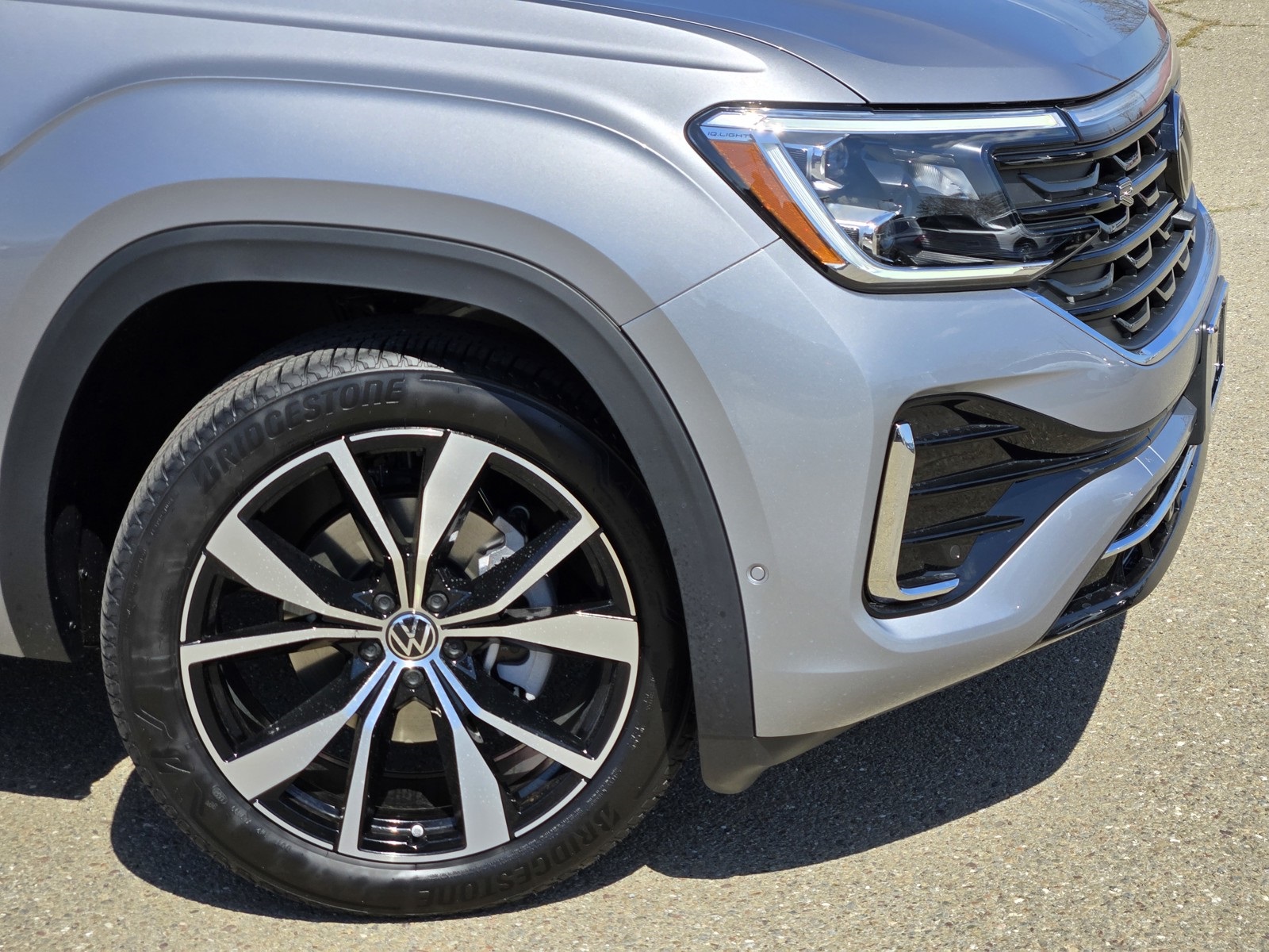 2025 Volkswagen Atlas SEL Premium R-Line photo 3