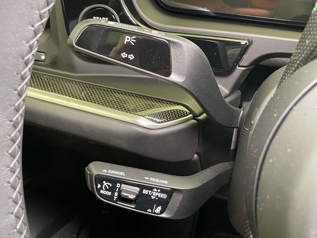 2025 Porsche Cayenne Turbo E-Hybrid photo 35