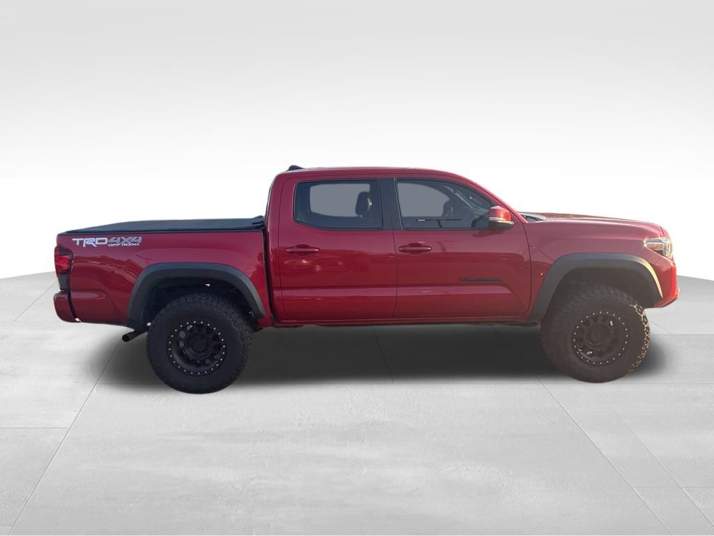 2019 Toyota Tacoma TRD Off-Road photo 2