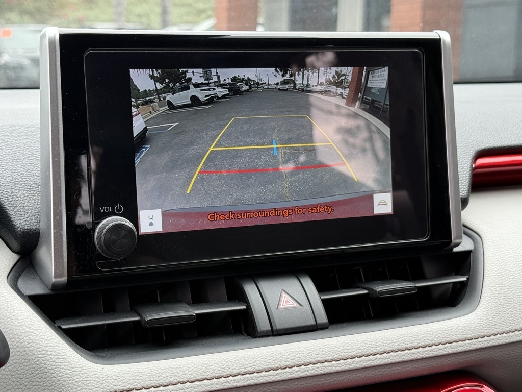 2023 Toyota RAV4 Hybrid XLE photo 24