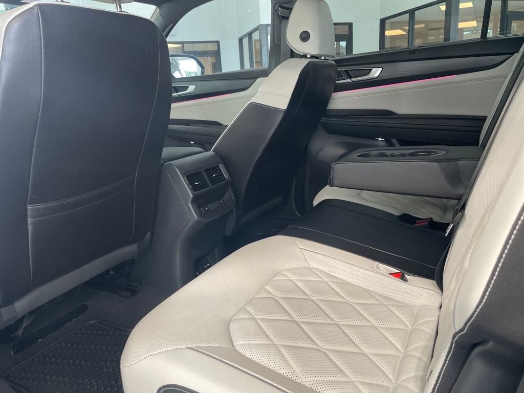 2024 Volkswagen Atlas Cross Sport SEL Premium R-Line photo 10