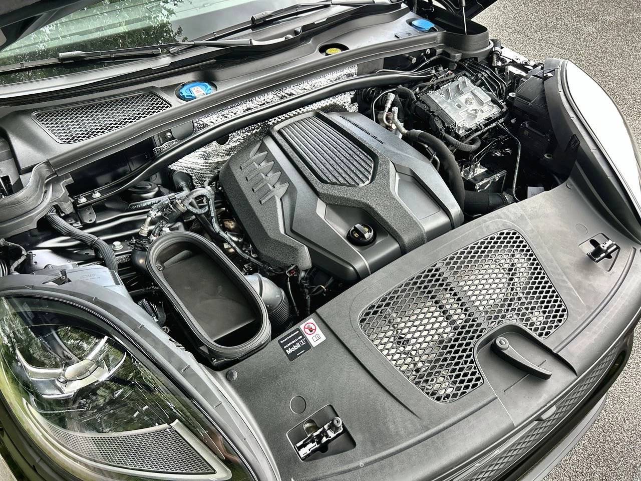 2026 Porsche Macan Base photo 29