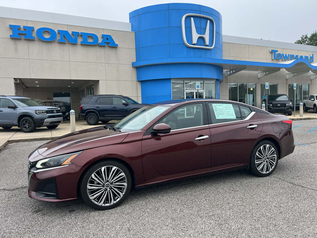 2023 Nissan Altima SL's photo