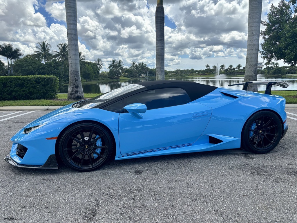 2018 Lamborghini Huracan Spyder photo 2