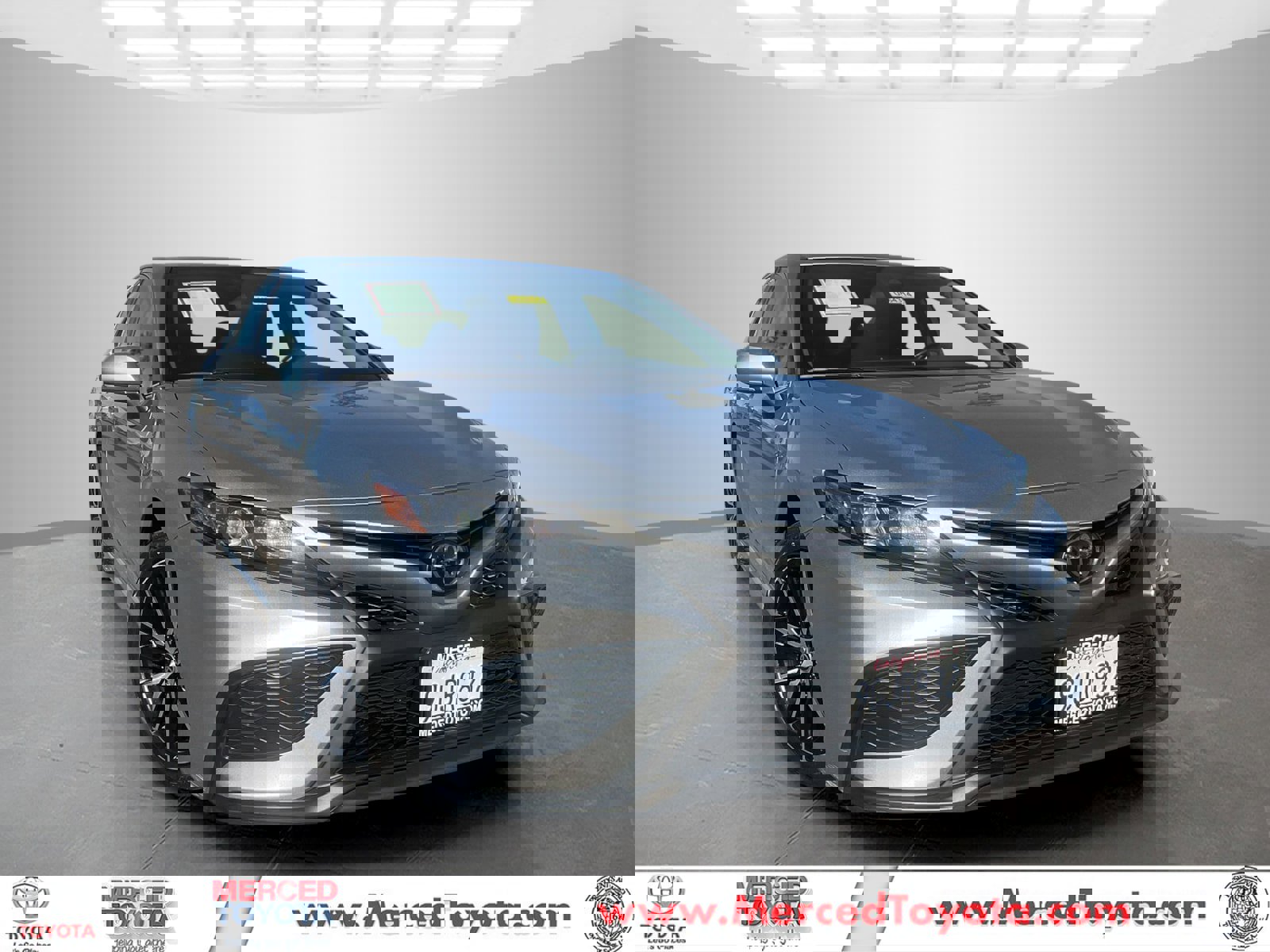 2023 Toyota Camry SE's photo