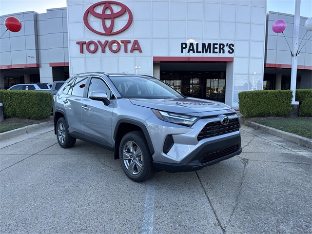 2025 Toyota RAV4 XLE's photo