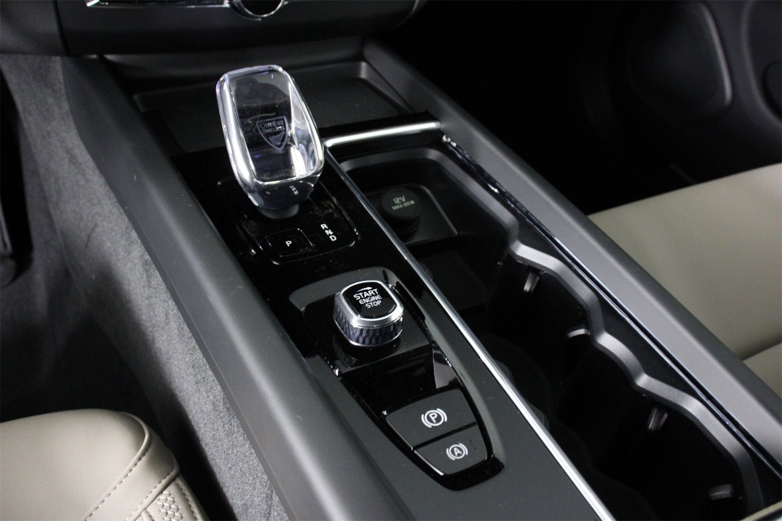 2026 Volvo XC60 Hybrid T8 Plus photo 7