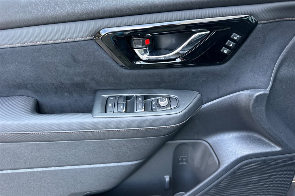 2025 Subaru Forester Touring photo 12